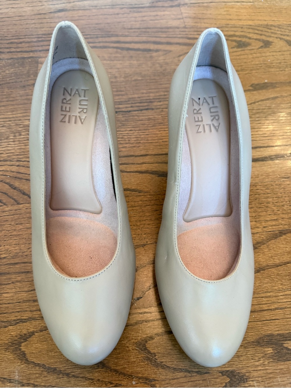 Naturalizer Nude Beige Leather Round Toe Pumps Heels Size 8